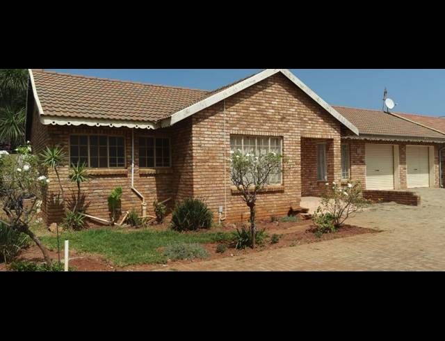 3 BEDROOM TOWNHOUSE FOR SALE IN RENSBURG
